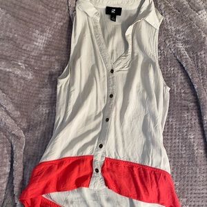 Sleeveless tunic with collar